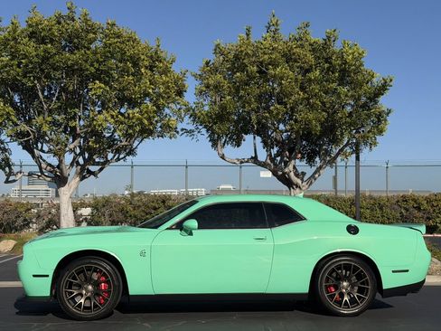Used 2016 Dodge Challenger SRT Hellcat RWD image 8