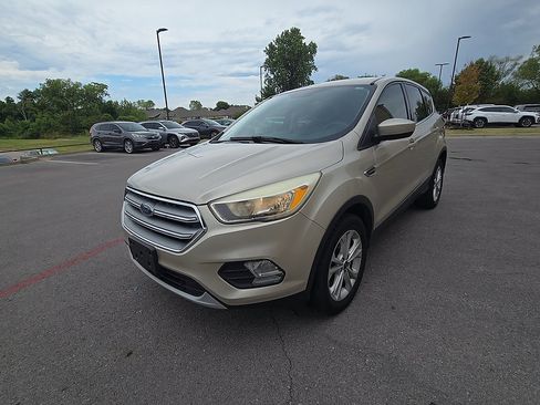Used 2017 Ford Escape SE FWD image 10