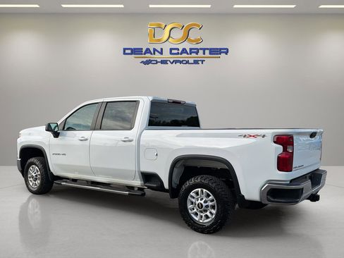 Used 2022 Chevrolet Silverado 2500 LT AWD/4WD image 3