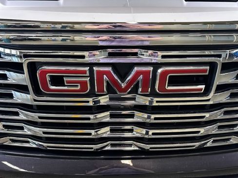 Used 2024 GMC Sierra 1500 Denali AWD/4WD image 9