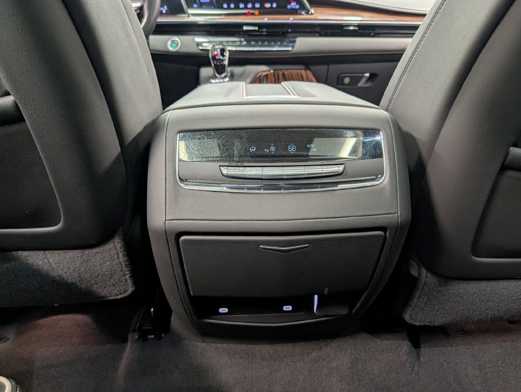 Used 2024 Cadillac Escalade Premium Luxury w/ Performance Package AWD/4WD image 30