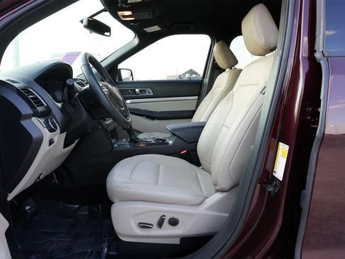 Used 2018 Ford Explorer XLT w/ Equipment Group 202A image 16