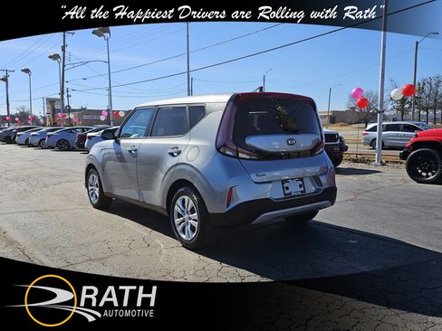 Used 2023 Kia Soul LX image 8
