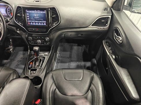 Used 2019 Jeep Cherokee Limited image 24