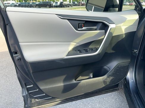 Used 2022 Toyota RAV4 XLE image 15