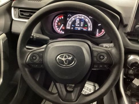 Used 2025 Toyota RAV4 XLE AWD/4WD image 7