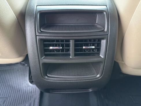 Used 2018 Cadillac XT5 Luxury w/ Driver Awareness Package AWD/4WD image 29
