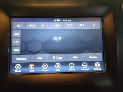 Used 2019 Jeep Cherokee Latitude Plus image 25