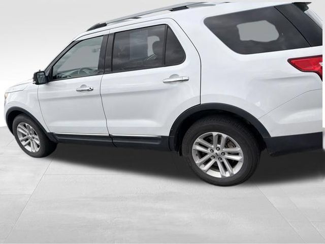 Used 2015 Ford Explorer XLT w/ Equipment Group 202A AWD/4WD image 16