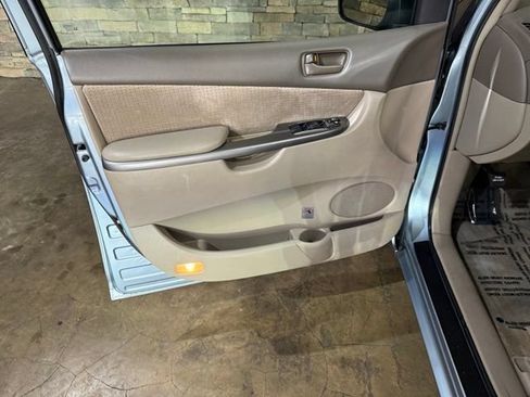 Used 2010 Toyota Sienna LE FWD image 9