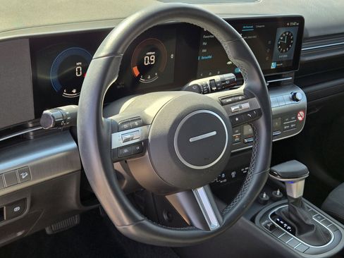 Used 2025 Hyundai Kona SEL FWD image 18