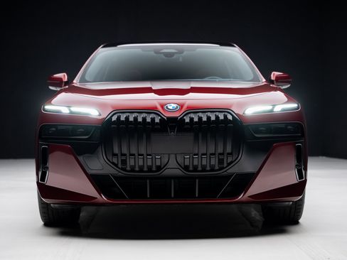 Used 2023 BMW i7 xDrive60 w/ Parking Assistance Package image 8