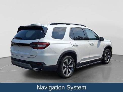 Used 2025 Honda Pilot Touring image 7