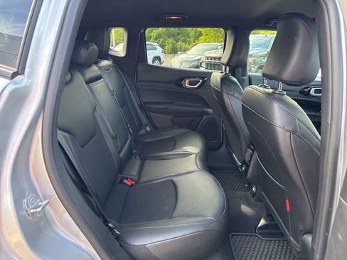 Used 2025 Jeep Compass Trailhawk AWD/4WD image 17
