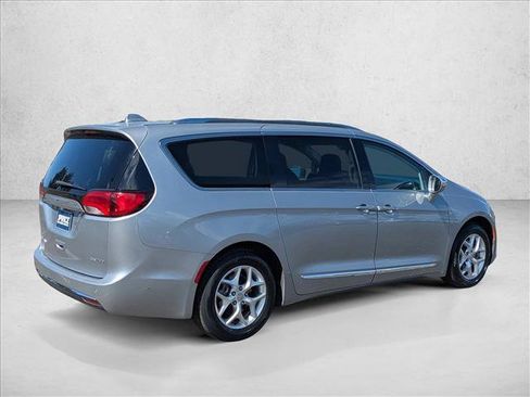 Used 2019 Chrysler Pacifica Limited FWD image 5