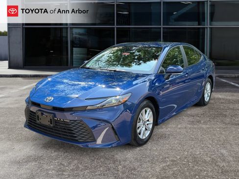 Used 2025 Toyota Camry LE FWD image 7