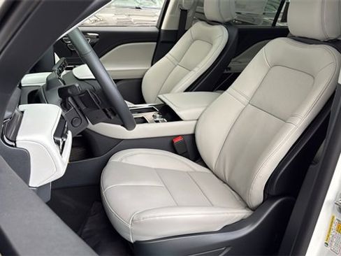 New 2026 Lincoln Aviator AWD image 18