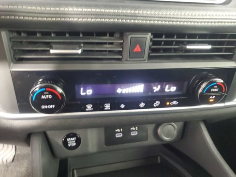Used 2025 Nissan Rogue SV FWD image 20