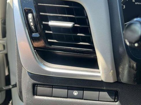 Used 2021 Nissan Rogue SV AWD/4WD image 17