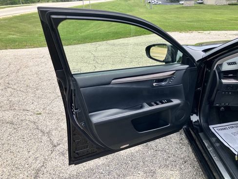 Used 2016 Lexus ES 300h w/ Luxury Package w/Wood Trim FWD image 12