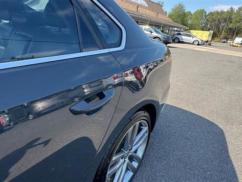 Used 2017 Volkswagen Passat 1.8T R-Line FWD image 18