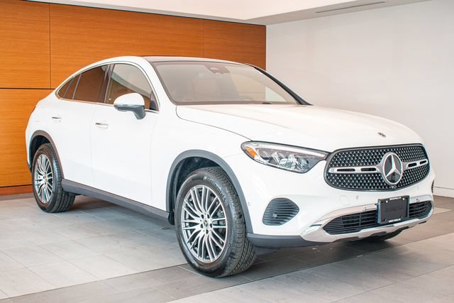 Used 2025 Mercedes-Benz GLC 300 4MATIC image 3