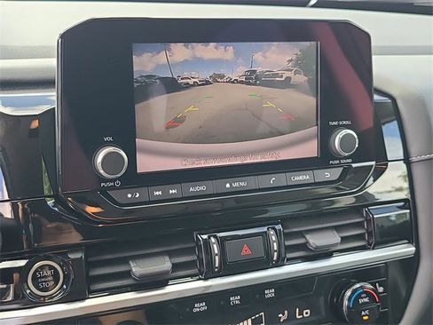 Used 2022 Nissan Pathfinder SV image 33