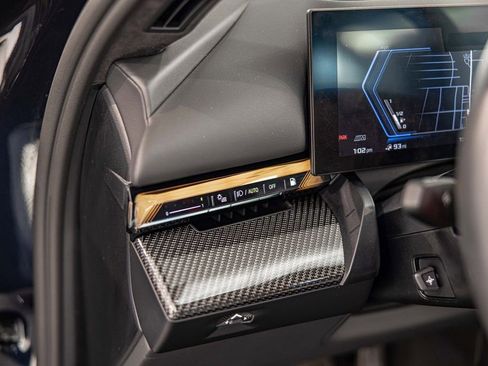 Used 2025 BMW M5 w/ Carbon Package image 21