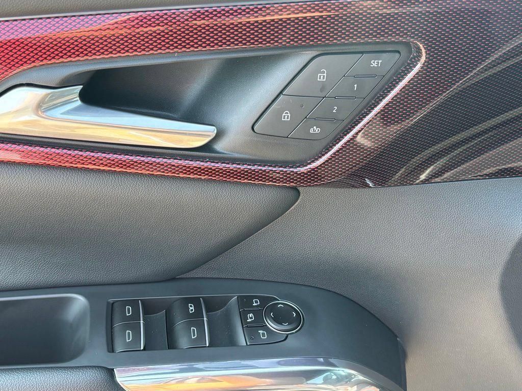 Used 2026 Chevrolet Traverse RS w/ LPO, Floor Liner Package AWD/4WD image 8