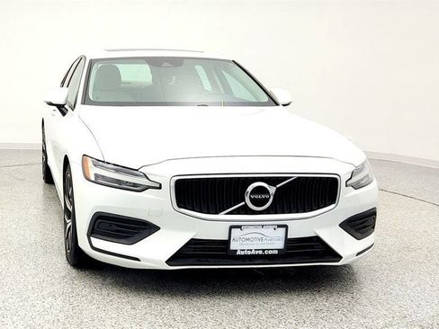 Used 2019 Volvo S60 T6 Momentum w/ Premium Package image 2