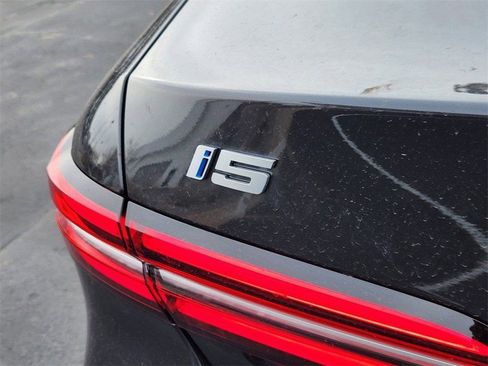 Used 2025 BMW i5 eDrive40i w/ Premium Package RWD image 37