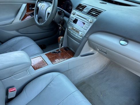 Used 2011 Toyota Camry XLE image 31