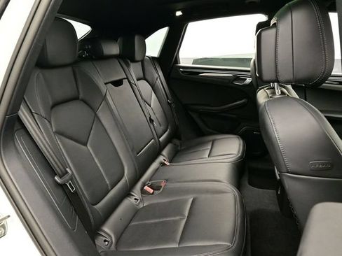 Certified 2024 Porsche Macan AWD/4WD image 19