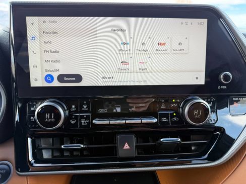 Used 2024 Toyota Highlander Platinum image 39