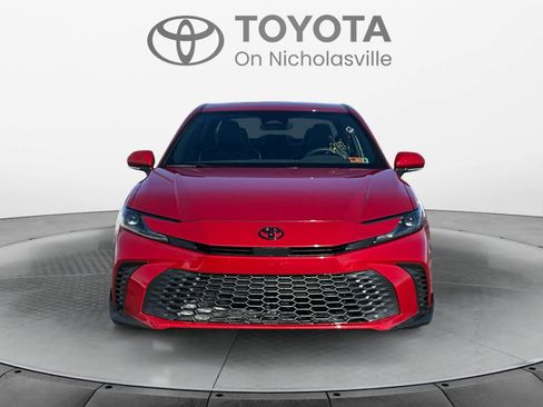 Used 2025 Toyota Camry SE image 9