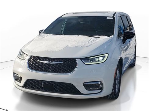 New 2025 Chrysler Pacifica Select image 2
