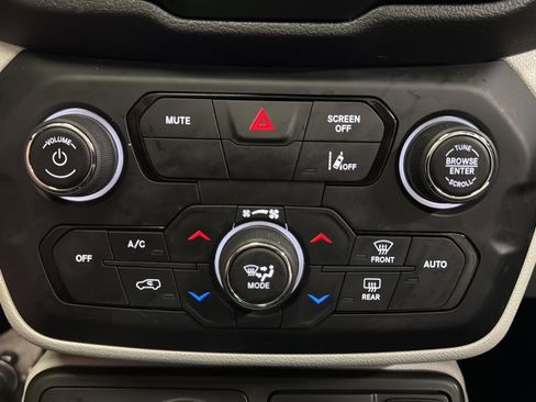 Used 2021 Jeep Renegade Limited w/ Sun & Sound Group AWD/4WD image 29