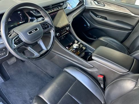 Used 2022 Jeep Grand Cherokee Overland w/ Advanced Protech Group III image 10