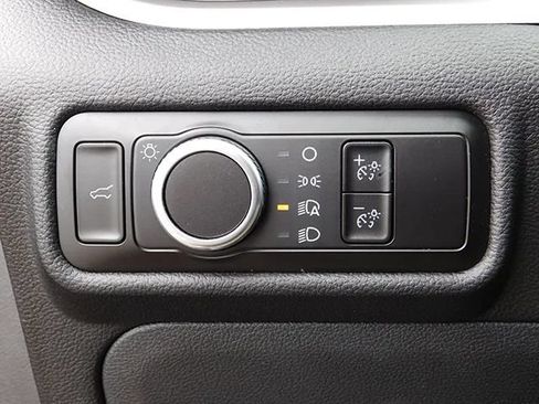 Used 2023 Ford Explorer XLT AWD/4WD image 26