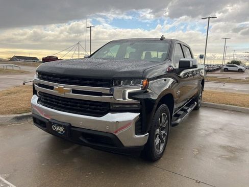 Used 2020 Chevrolet Silverado 1500 LT w/ Texas Edition image 2