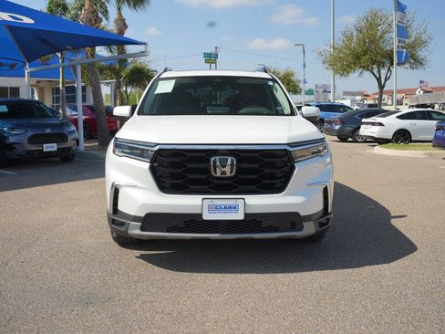 Used 2025 Honda Pilot Elite image 2