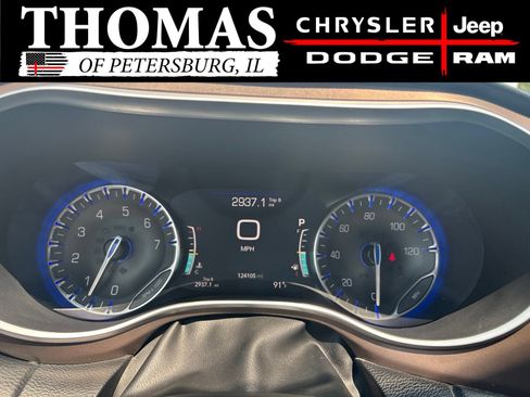 Used 2018 Chrysler Pacifica Touring-L Plus w/ Tire & Wheel Group FWD image 13