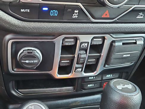 Used 2024 Jeep Wrangler Sport S image 28