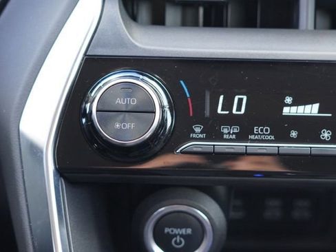 Certified 2024 Toyota Venza LE image 26