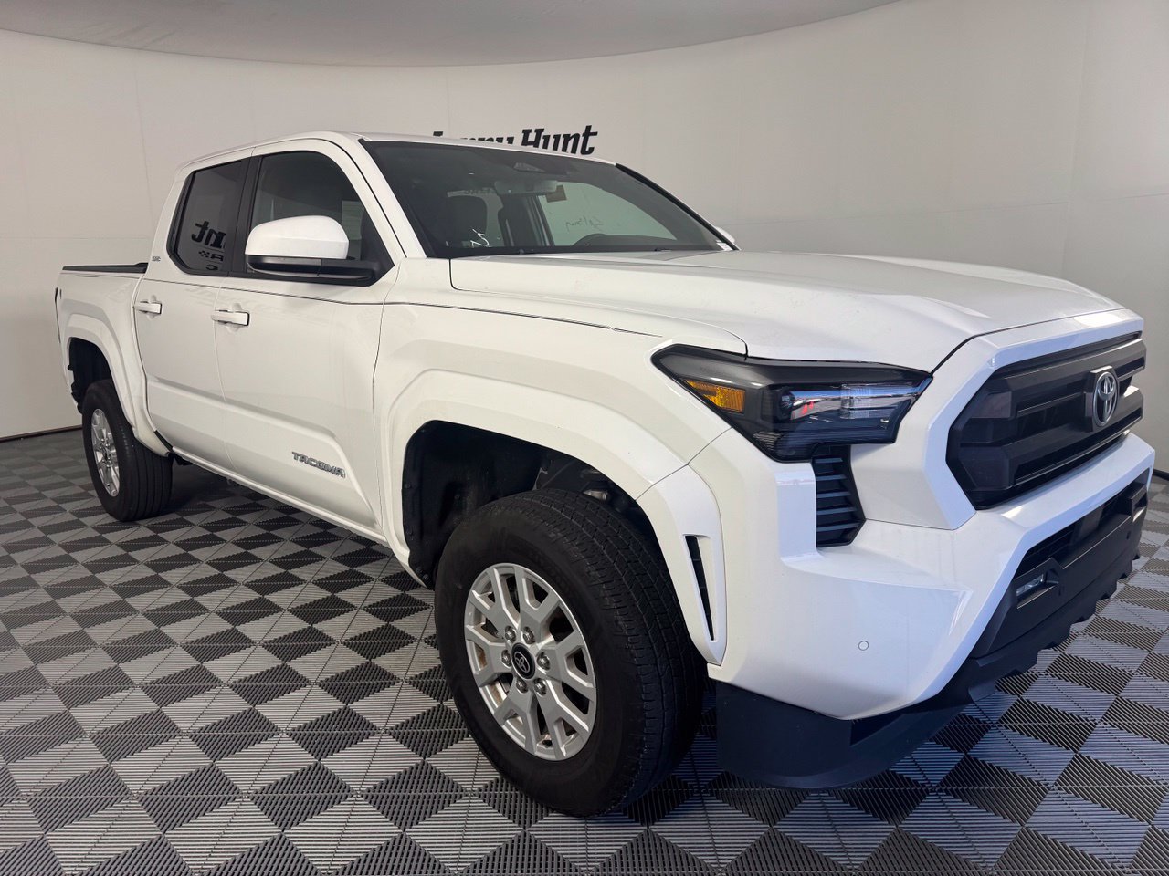 Used 2024 Toyota Tacoma SR5 AWD/4WD image 4