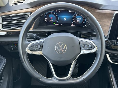 Used 2025 Volkswagen Atlas SE image 18