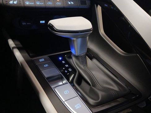 New 2025 Hyundai Elantra Limited FWD image 19