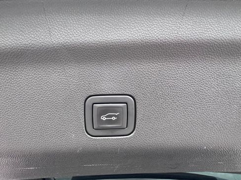 Used 2024 GMC Yukon XL Denali AWD/4WD image 21