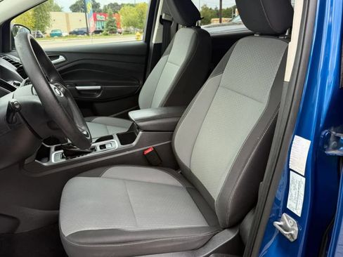 Used 2019 Ford Escape SE w/ Ford Safe & Smart Package AWD/4WD image 10