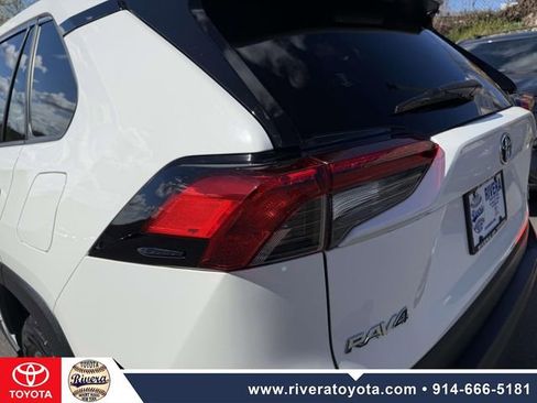 Used 2022 Toyota RAV4 XLE w/ XLE Grade Weather Package image 10